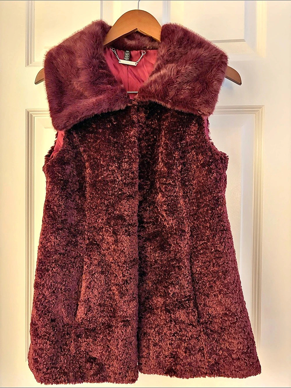 White House Black Market Faux Fur Vest in Burgundy Size XS